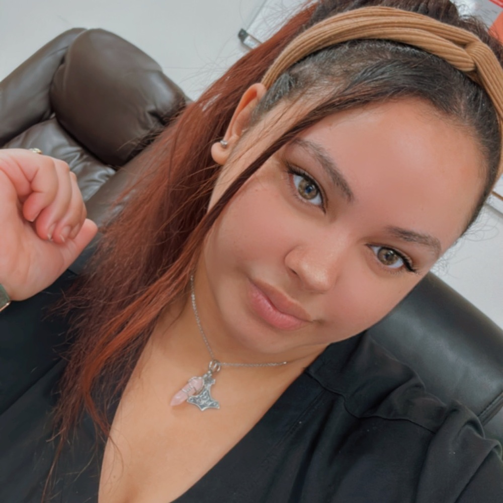 Meet your Posher, Alexis